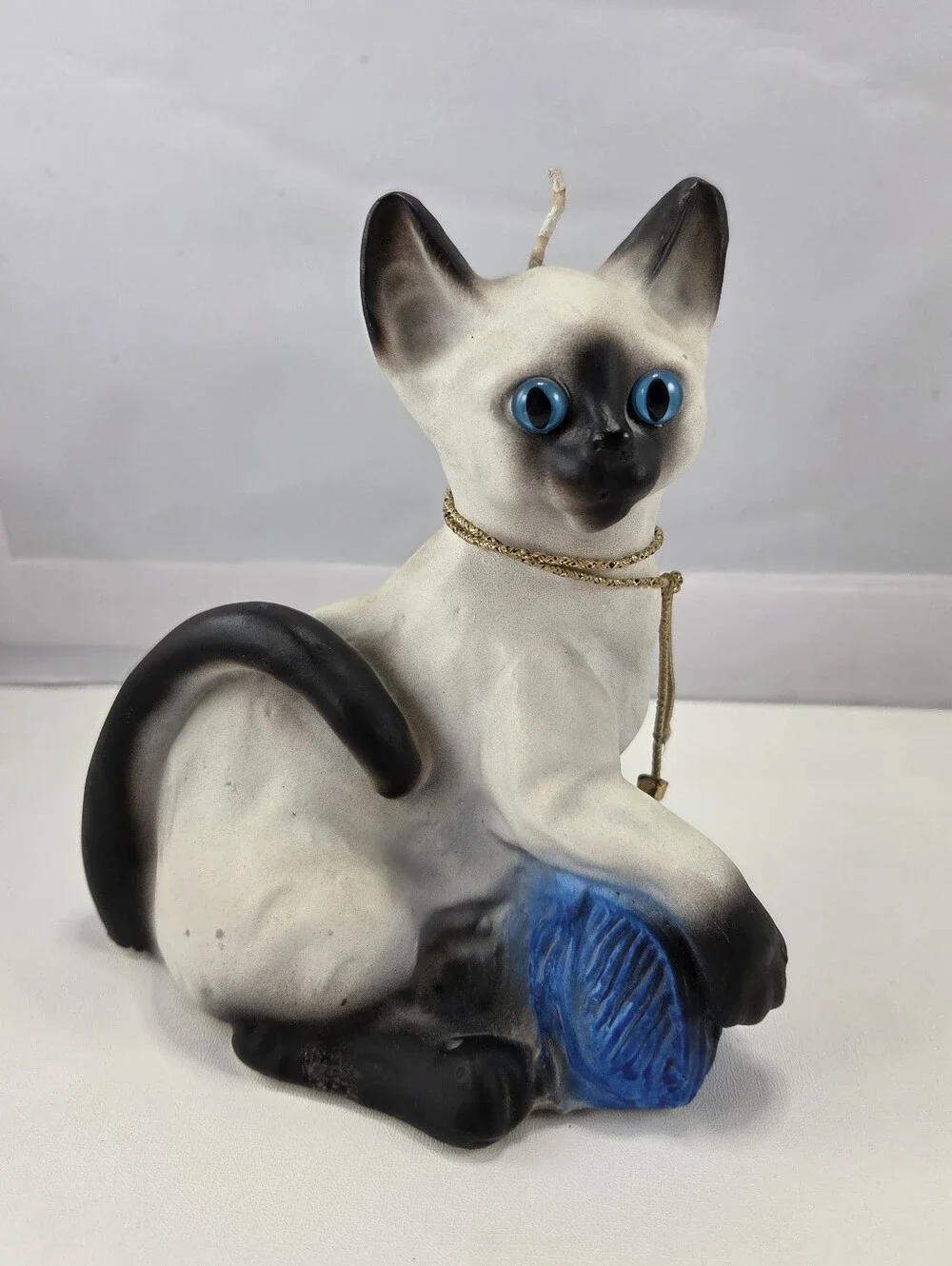 Vintage 1960s/70s Siamese Cat Figural Candle with Yarn Ball & Collar